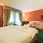 ブカネーヴェ 4* ブレウイル・チェルヴィナイア