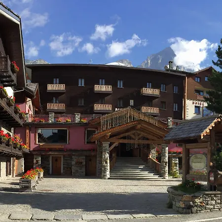 Hotel Bucaneve 4*
